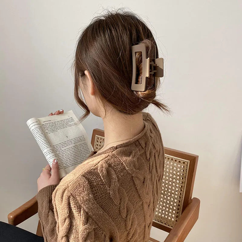 Women Elegant Brown Beige Flower Geometric Hair Claw Lady Temperament Solid Hair Clip Toothed Hairpin Fashion Hair Accessories