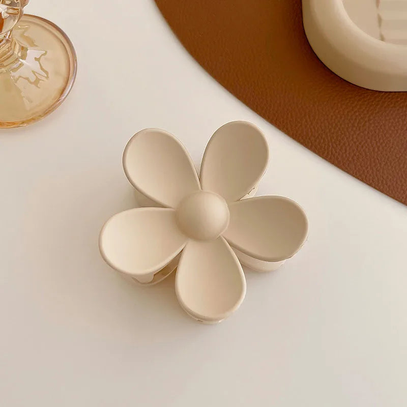 Women Elegant Brown Beige Flower Geometric Hair Claw Lady Temperament Solid Hair Clip Toothed Hairpin Fashion Hair Accessories